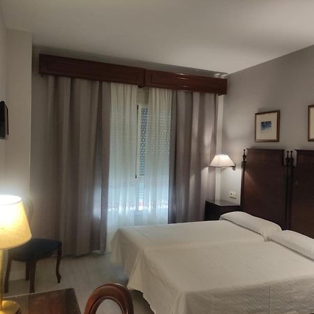 Hotel Iberia Plaza América Caces Extérieur photo