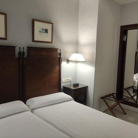 Hotel Iberia Plaza América Caces Extérieur photo