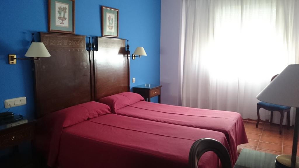Hotel Iberia Plaza América Caces Chambre photo