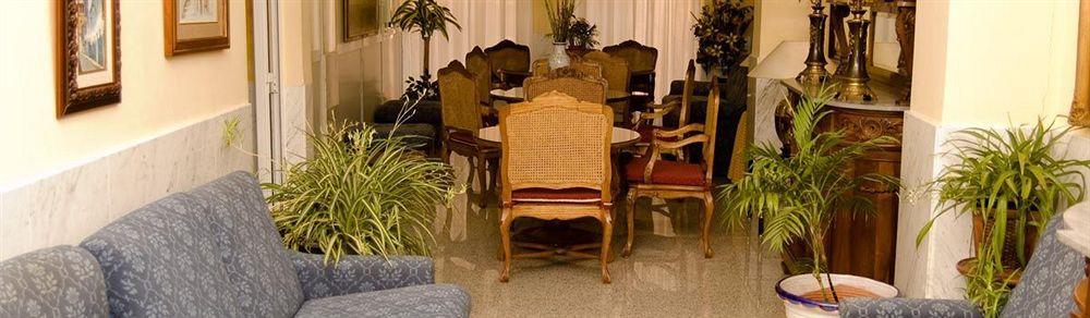 Hotel Iberia Plaza América Caces Extérieur photo
