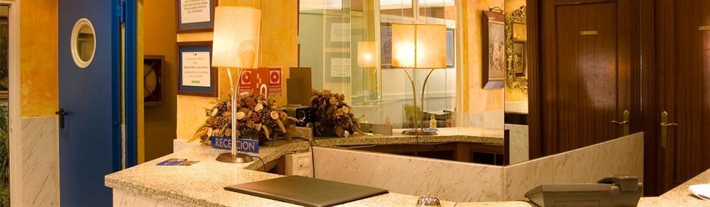 Hotel Iberia Plaza América Caces Extérieur photo